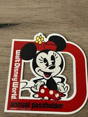 Walt Disney World Minnie Mouse Annual Passholder magnet